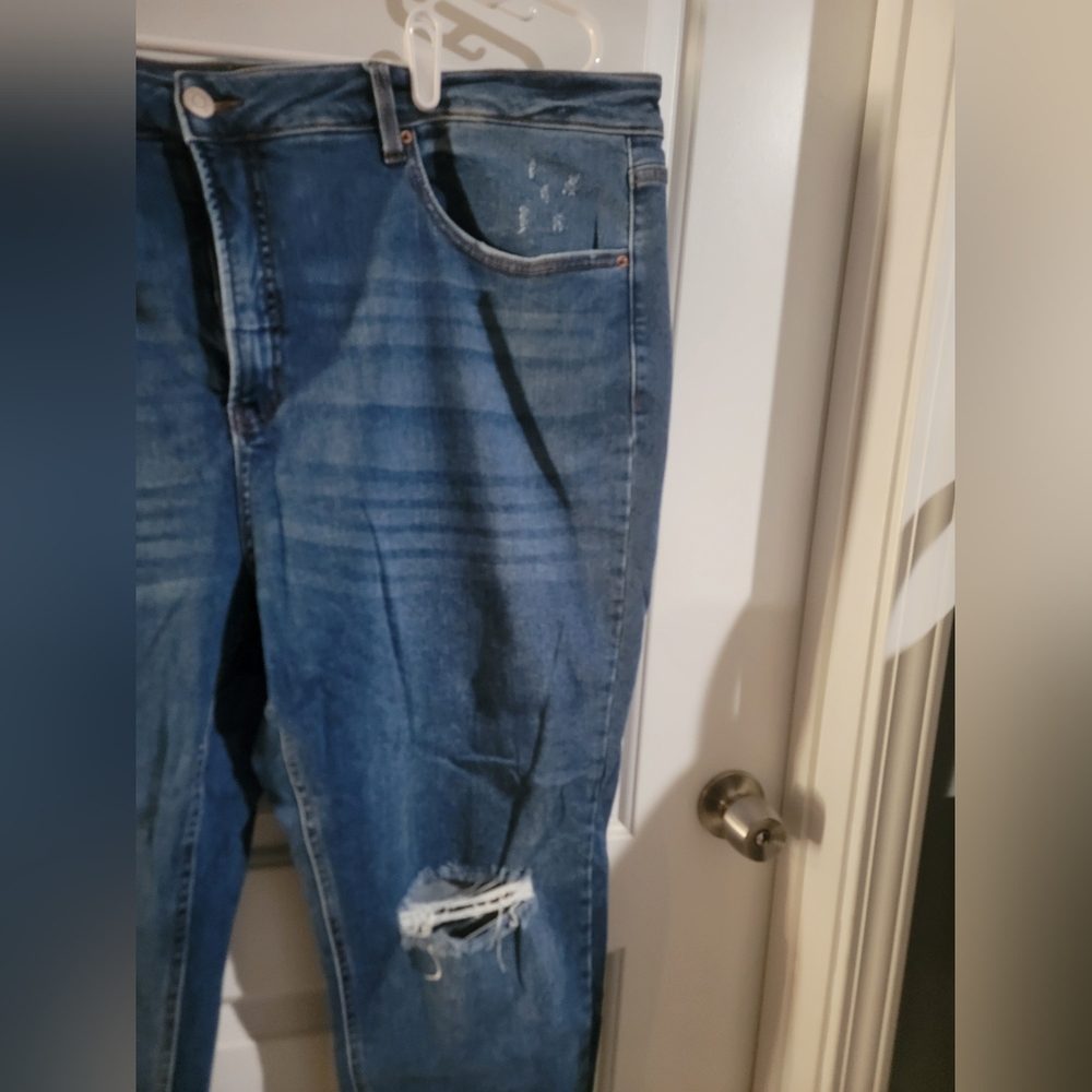 Distressed Jeans - Picture 2 of 5